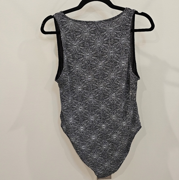 H&M Divided Glittery Sleeveless V Neck Bodysuit Black Silver Size Large - Picture 4 of 8